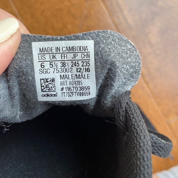 ADIDAS SOCCER SHOES - Picture 4 of 4